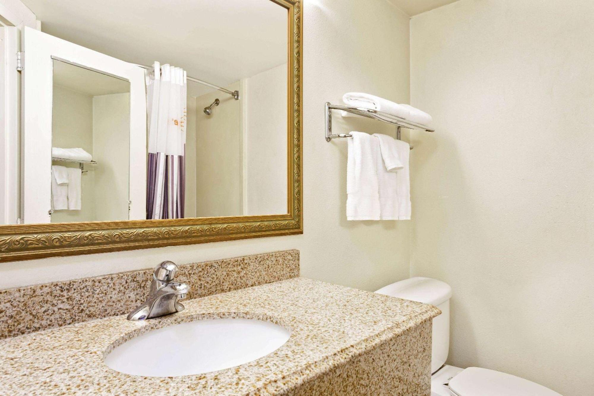 La Quinta By Wyndham Stamford / New York City Εξωτερικό φωτογραφία